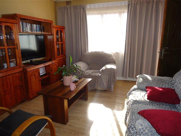 3 Bedroom Property for Sale in Sabata Dalindyebo Square Western Cape